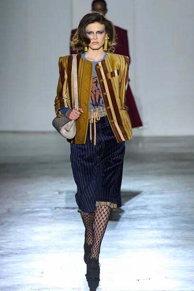 Look 11